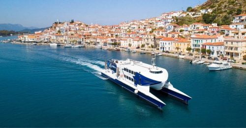 speedboat arriving to spetses island